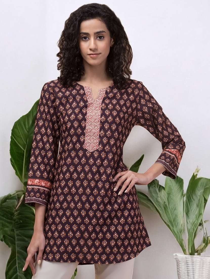 women three quarter sleeve side slit kurta