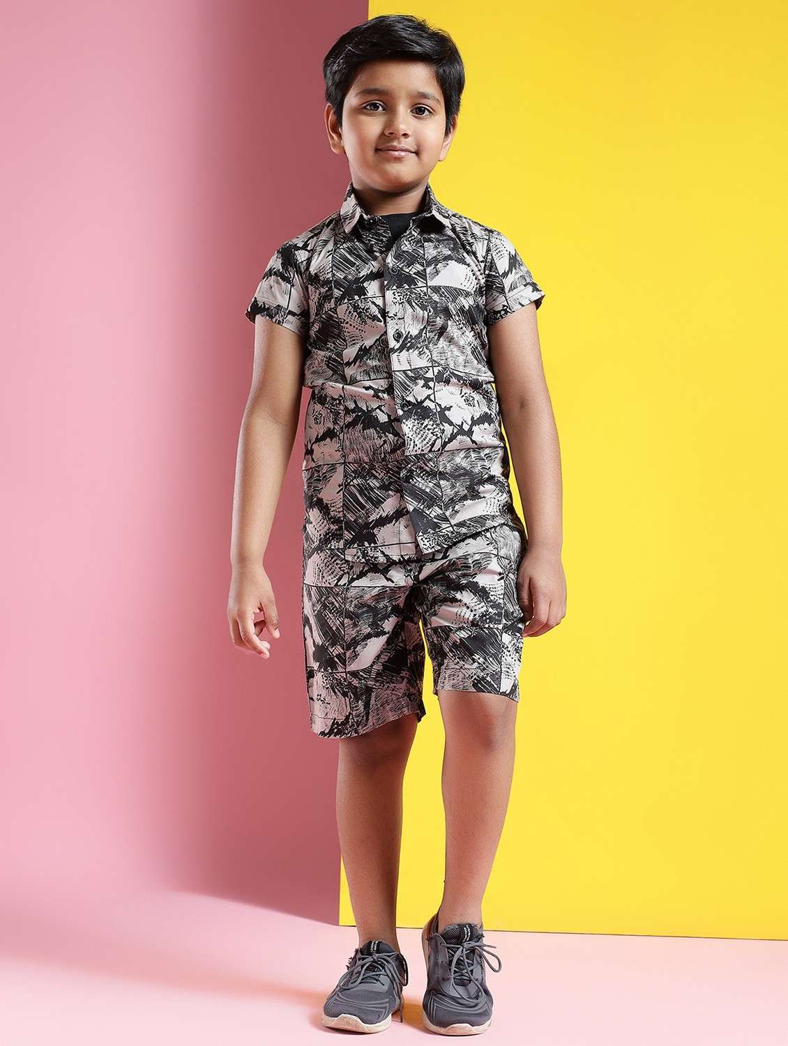 boys printed short sleeves shirt and shorts set