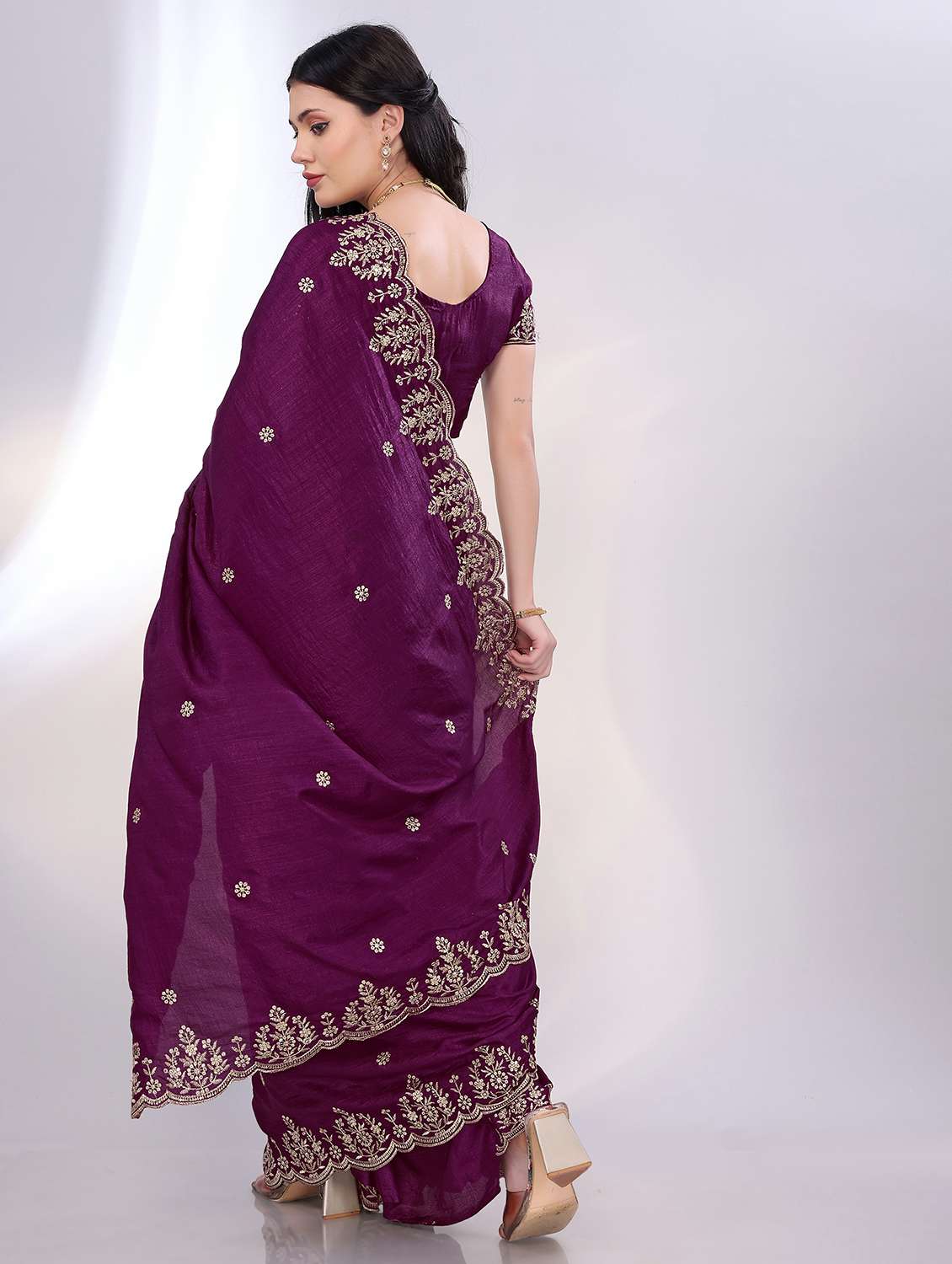 women purple embroidered saree with blouse - 21753225 - Standard Image - 2