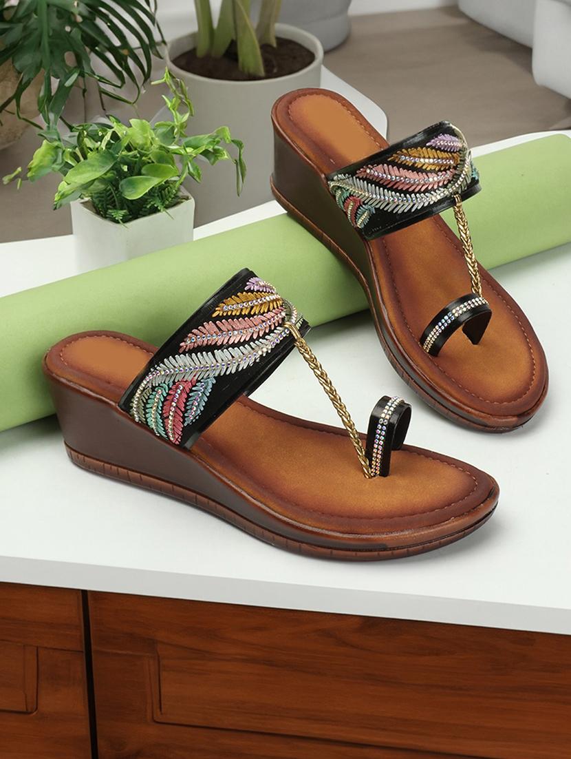 women embroidered toe separator wedge - 21755749 - Zoom Image - 0