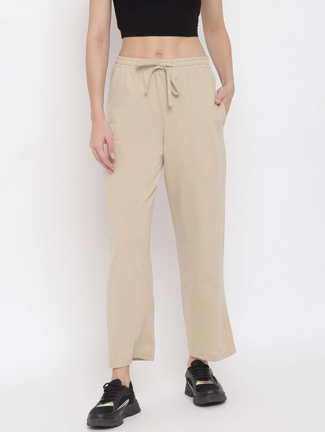 women solid mid rise track pant