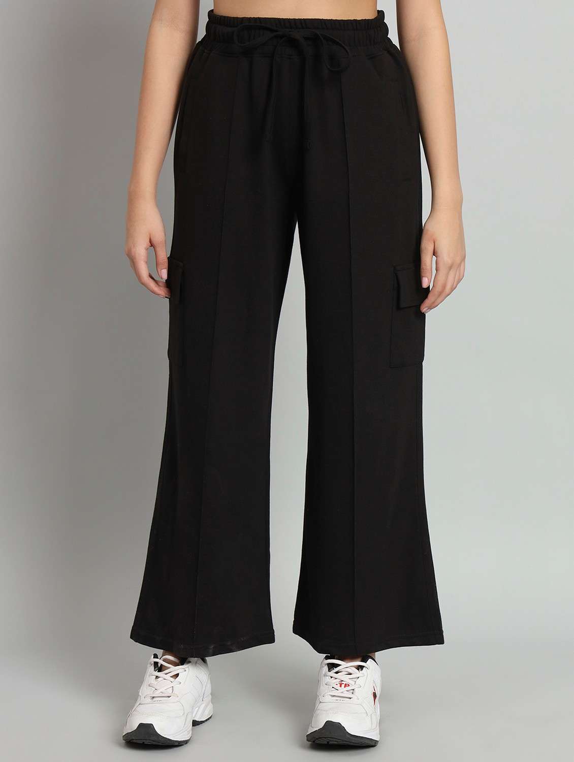 women solid mid rise track pant