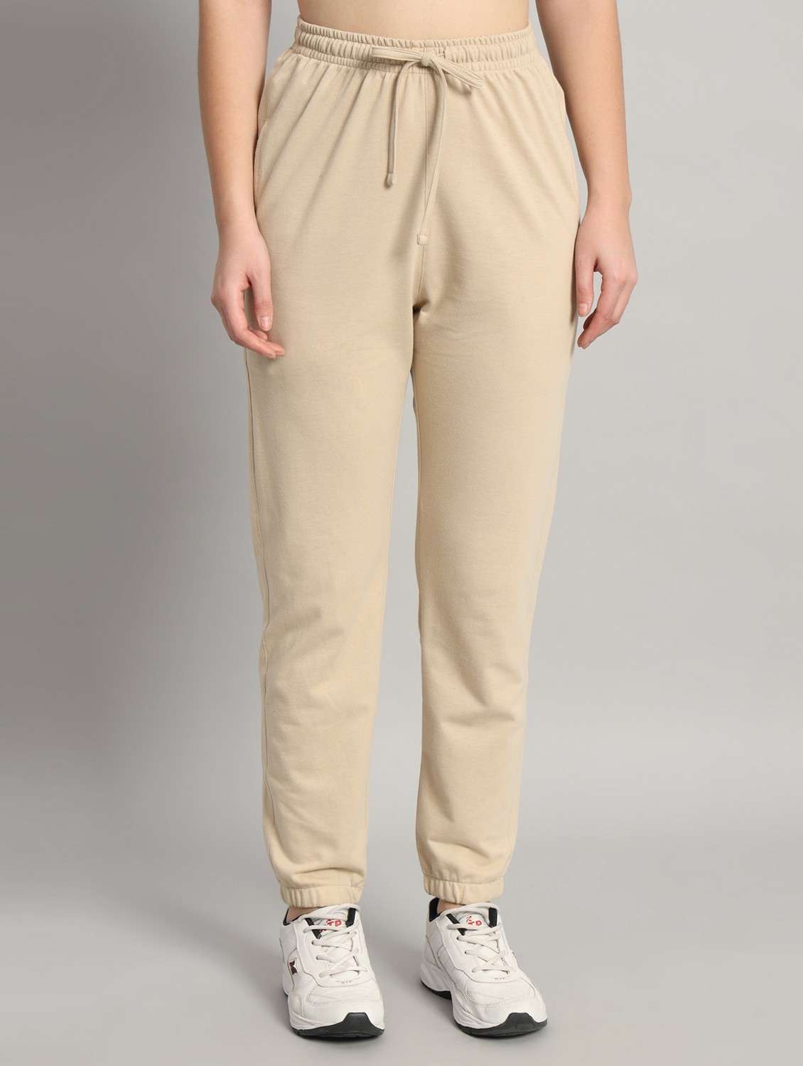 women solid mid rise jogger