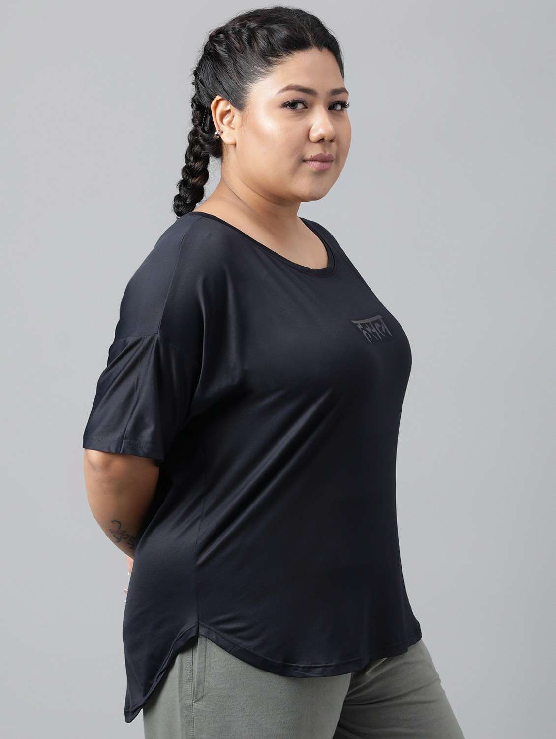 women black typographic round neck t-shirt - 21762459 -  Standard Image - 2