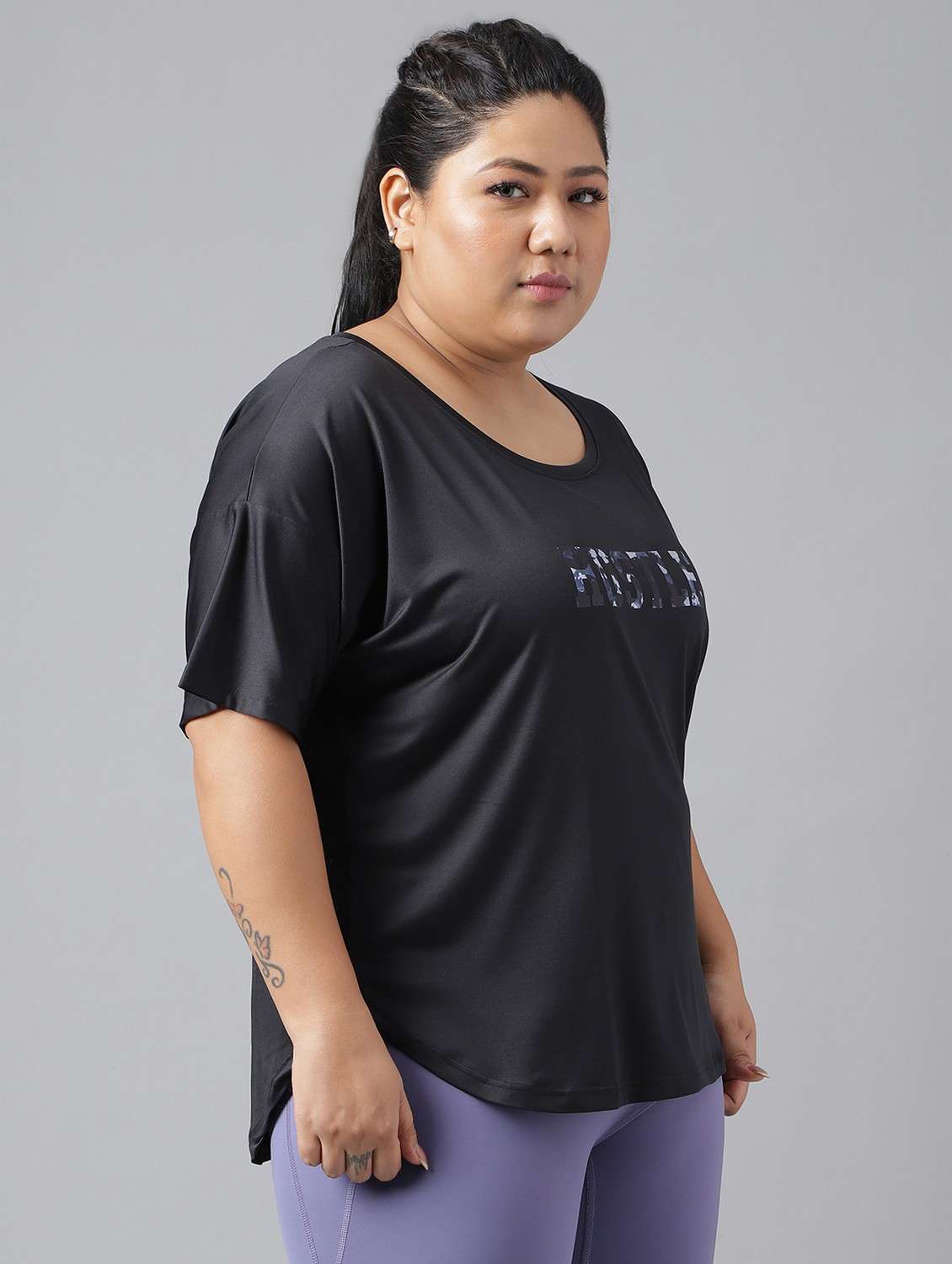 women black typographic round neck t-shirt - 21762467 -  Standard Image - 2
