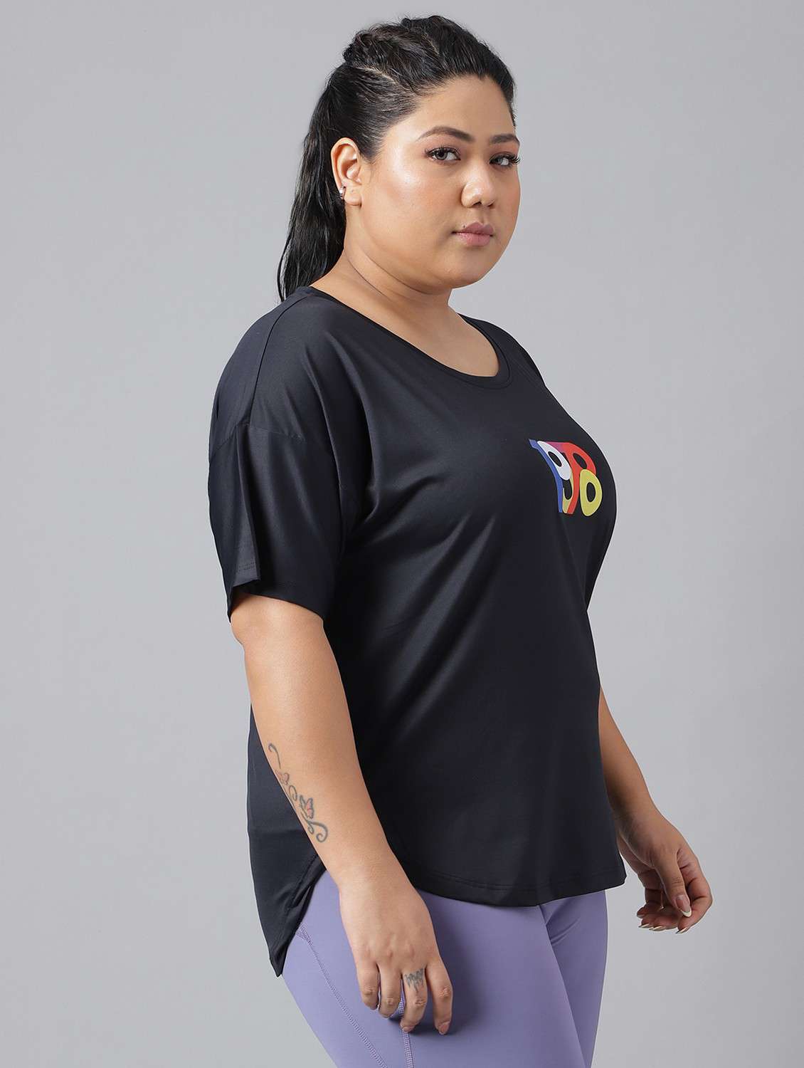 women black typographic round neck t-shirt - 21762469 -  Standard Image - 2