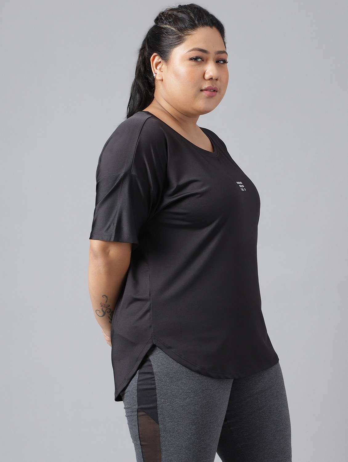 women black typographic round neck t-shirt - 21762524 -  Standard Image - 2