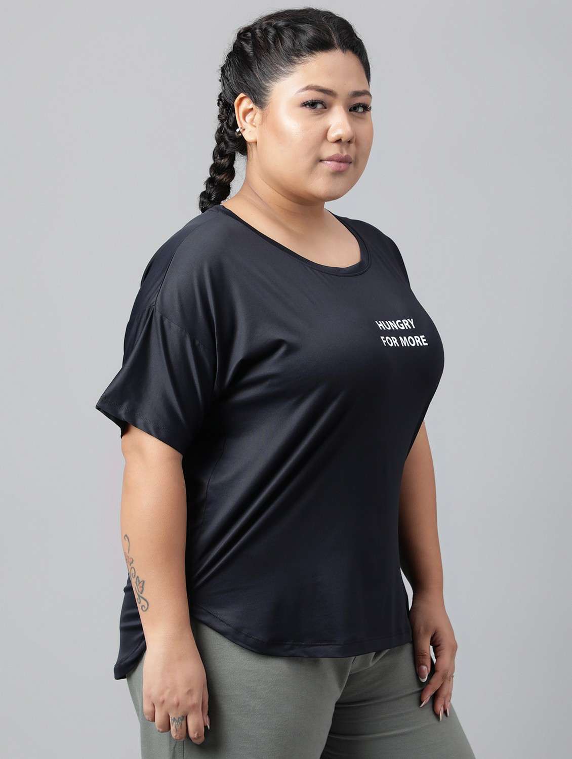 women black typographic round neck t-shirt - 21762529 -  Standard Image - 2