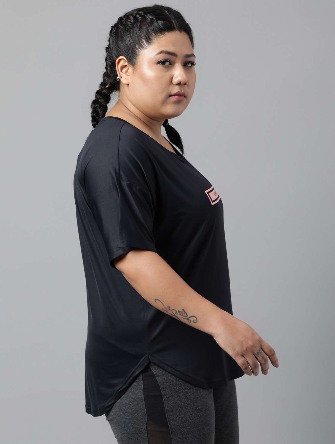 women black typographic round neck t-shirt - 21762562 -  Standard Image - 2