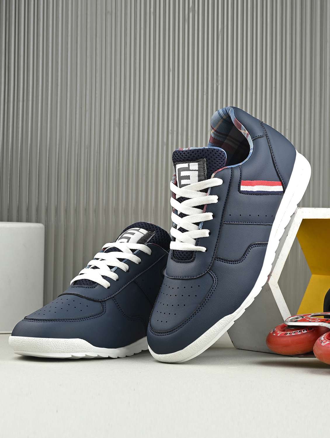 men navy blue lace up sneaker