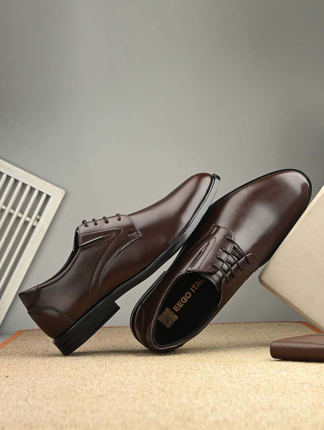 men brown lace-up derby