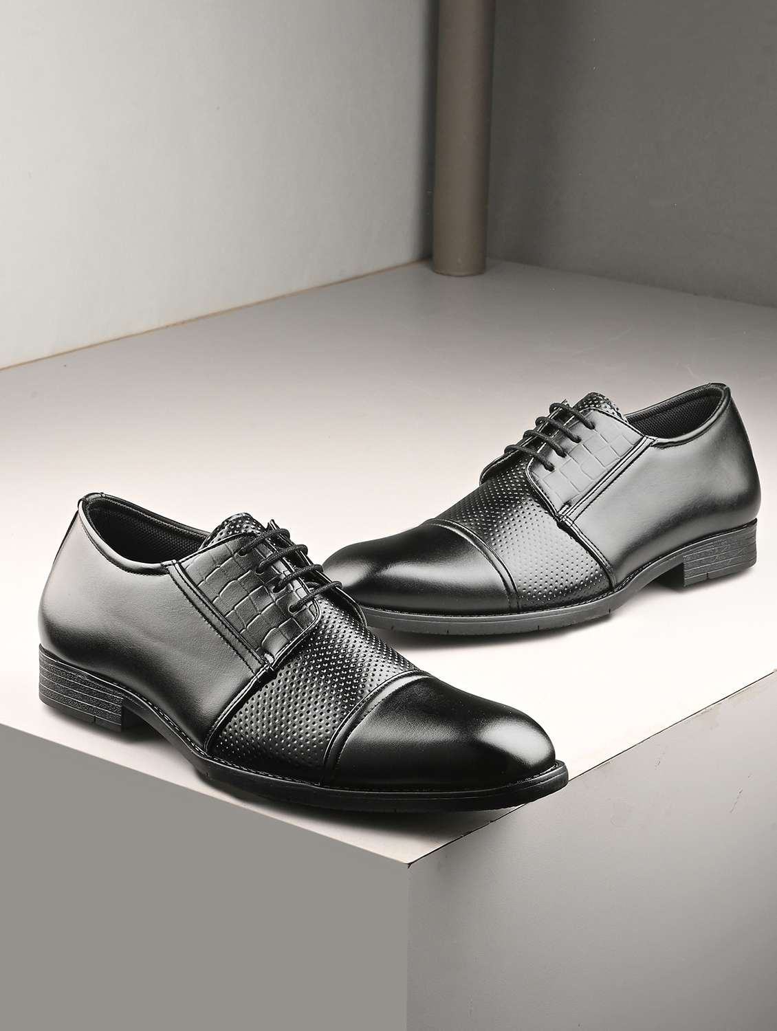 men black lace-up derby