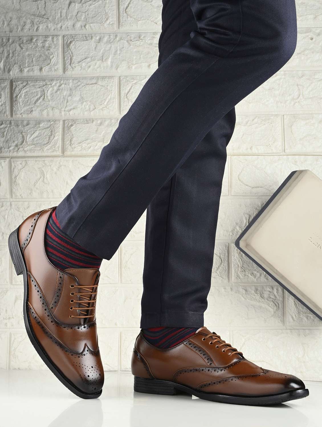 men brown lace-up brouge