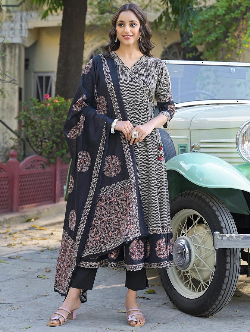 women three quarter sleeve kurta pant with dupatta set - 21766299 - Standard Image - 2