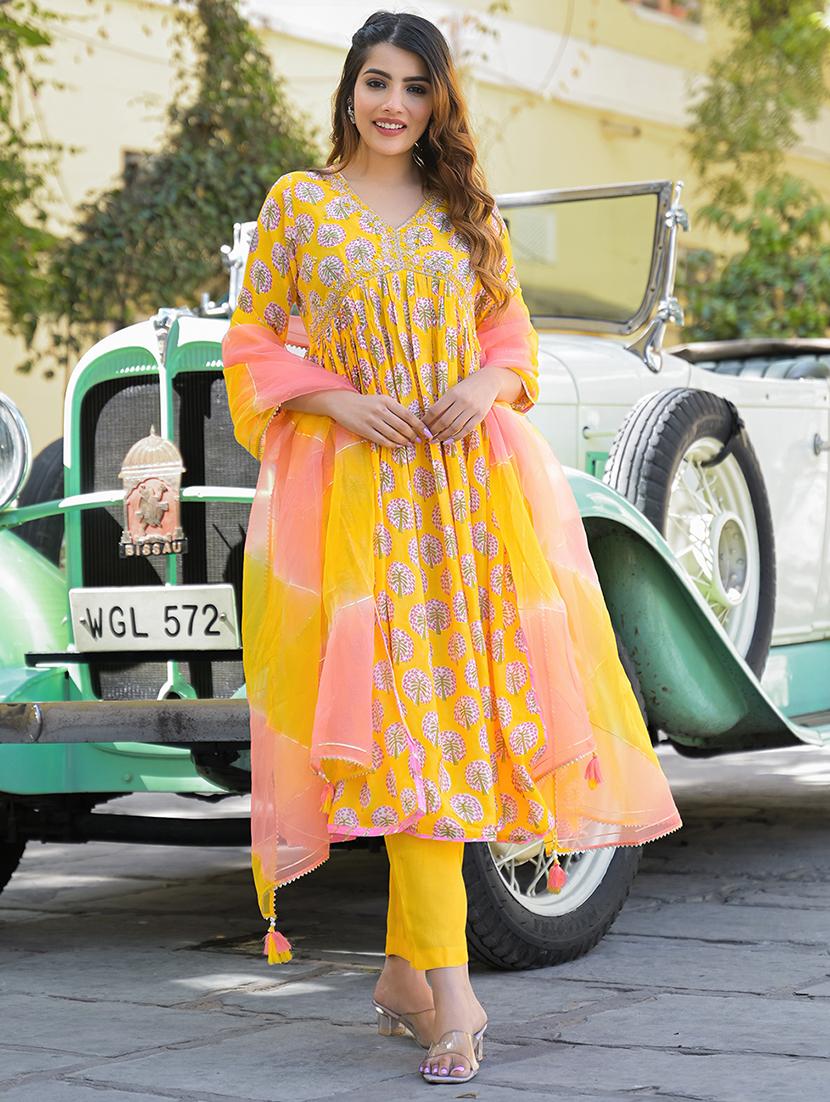 women three quarter sleeve kurta pant with dupatta set - 21766303 - Standard Image - 2