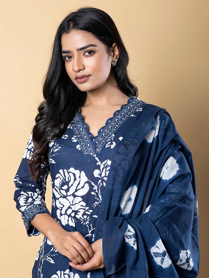 women three quarter sleeve kurta pant with dupatta set - 21766750 -  Standard Image - 2