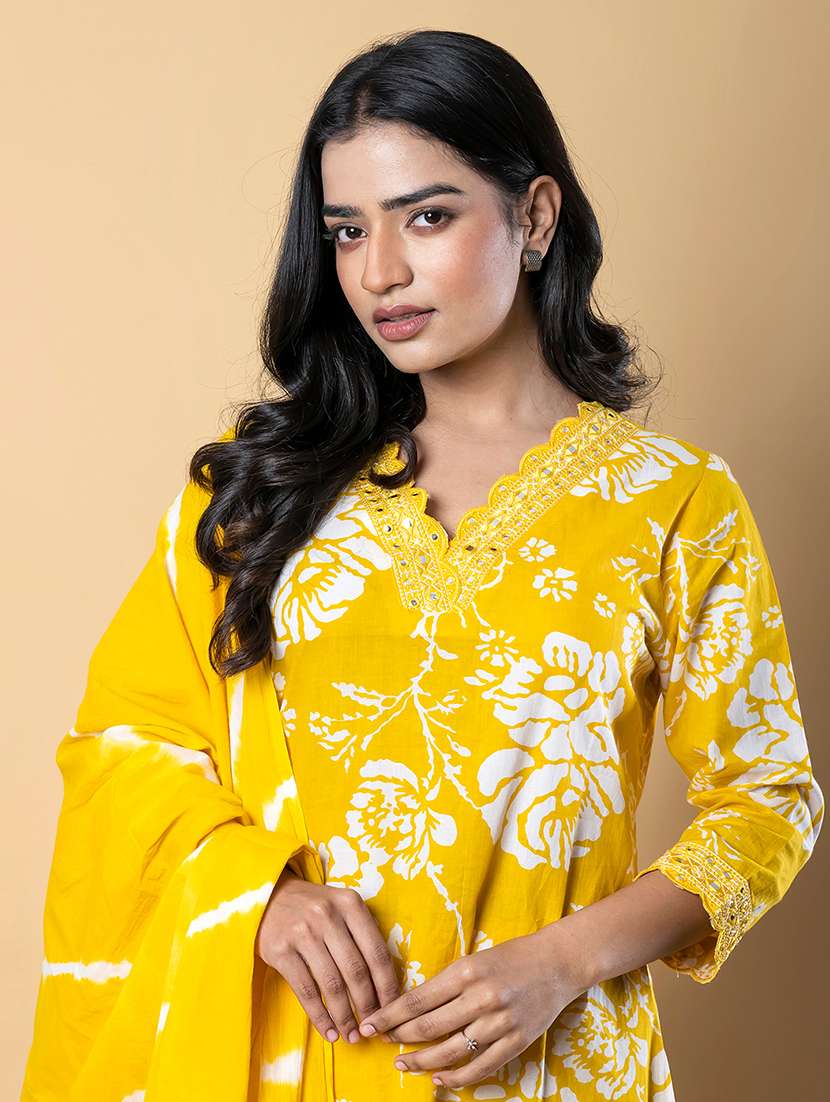 women three quarter sleeve kurta pant with dupatta set - 21766751 -  Standard Image - 2