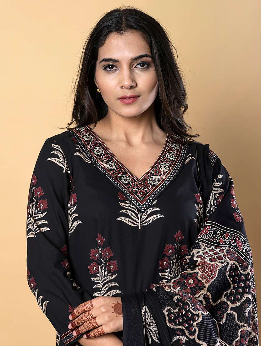 women three quarter sleeve kurta palazzo with dupatta set - 21766765 -  Standard Image - 2