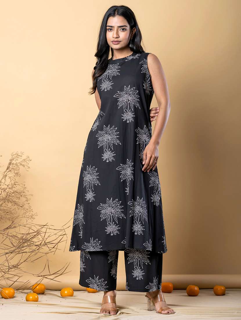 women floral printed sleeveless kurta palazzo set