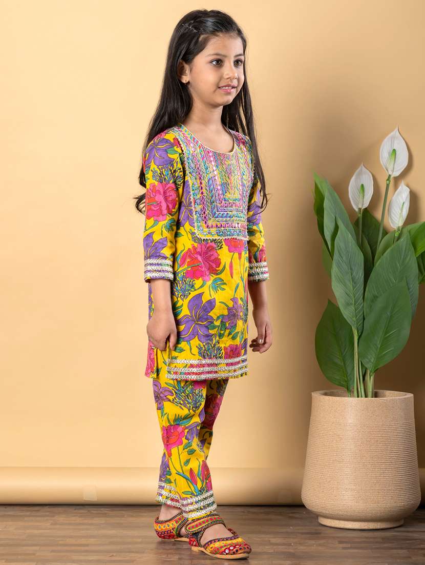 girls three quarter sleeve kurta pant set - 21766988 -  Standard Image - 2