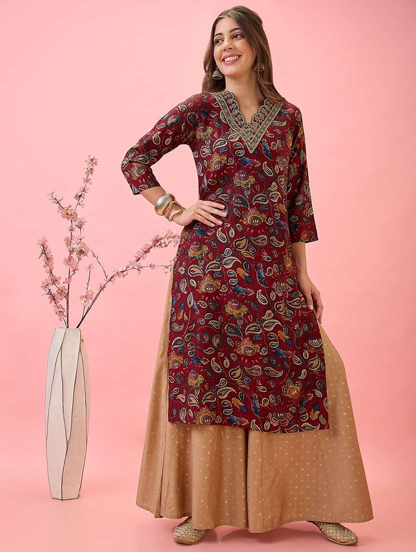 globus women maroon scalloped embroidered v-neck gold foil paisley print chanderi festive kurta - 21767487 -  Zoom Image - 0