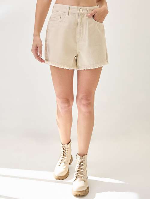 globus women beige slim fit mid-rise frayed hem denim shorts - 21767517 -  Standard Image - 0