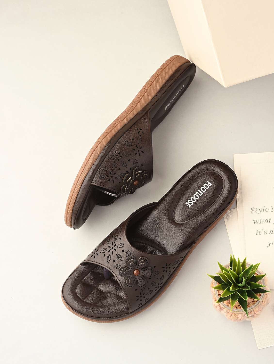 women cutwork detailed toe separator flats