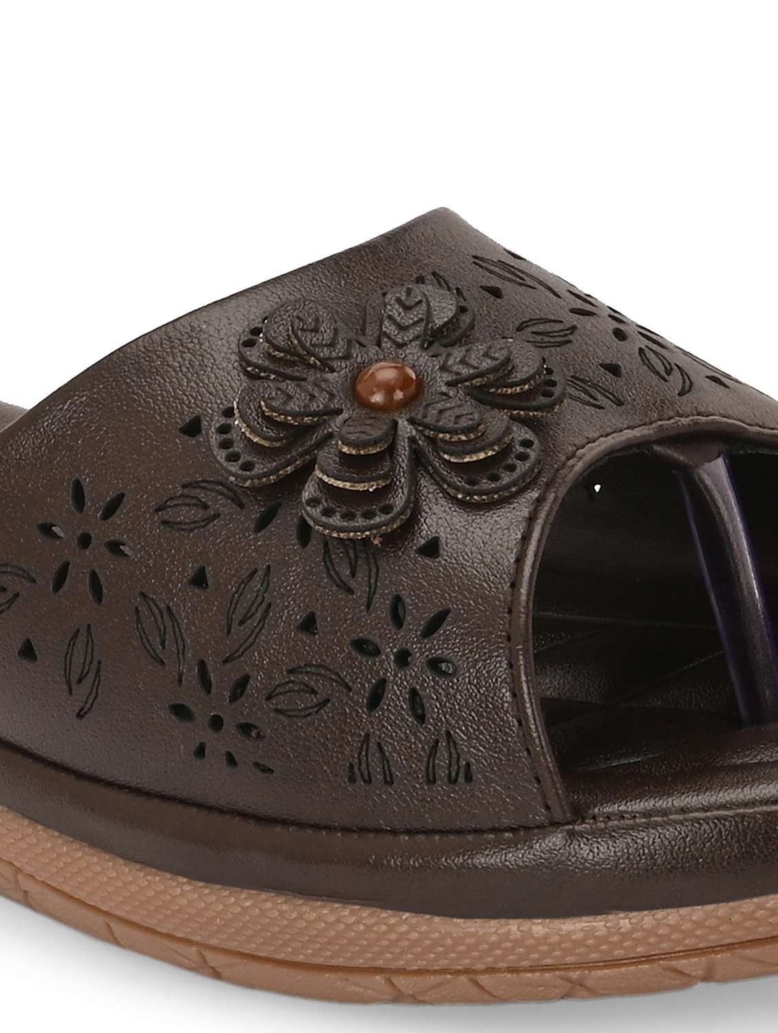 women cutwork detailed toe separator flats - 21767953 -  Standard Image - 7