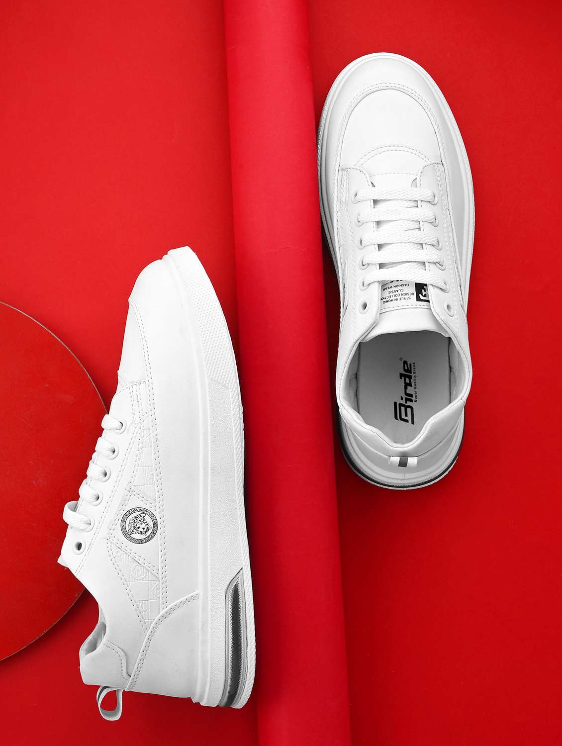 men white lace up sneaker