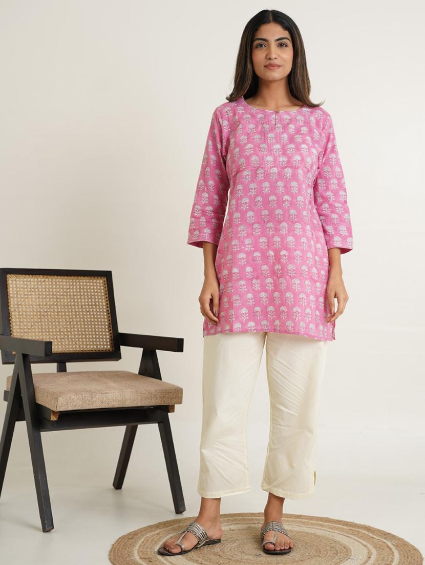 women three quarter sleeve straight kurti - 21784831 - Zoom Image - 0