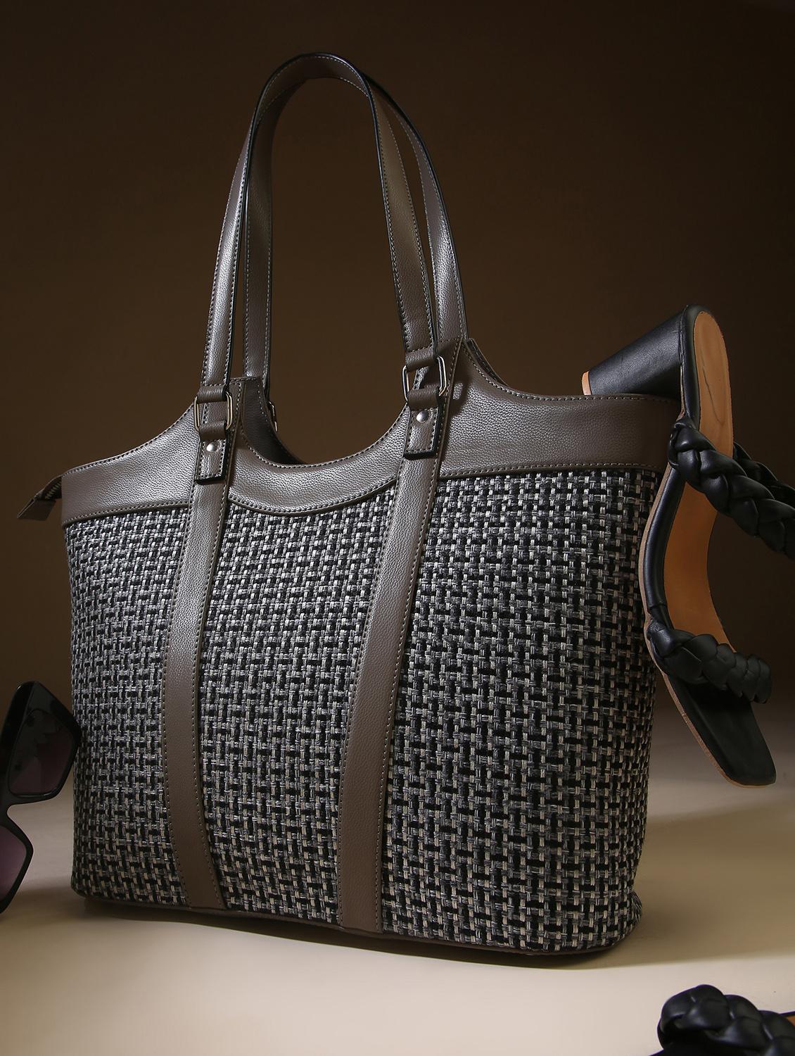 women zip closure casual handbag - 21785021 -  Zoom Image - 0