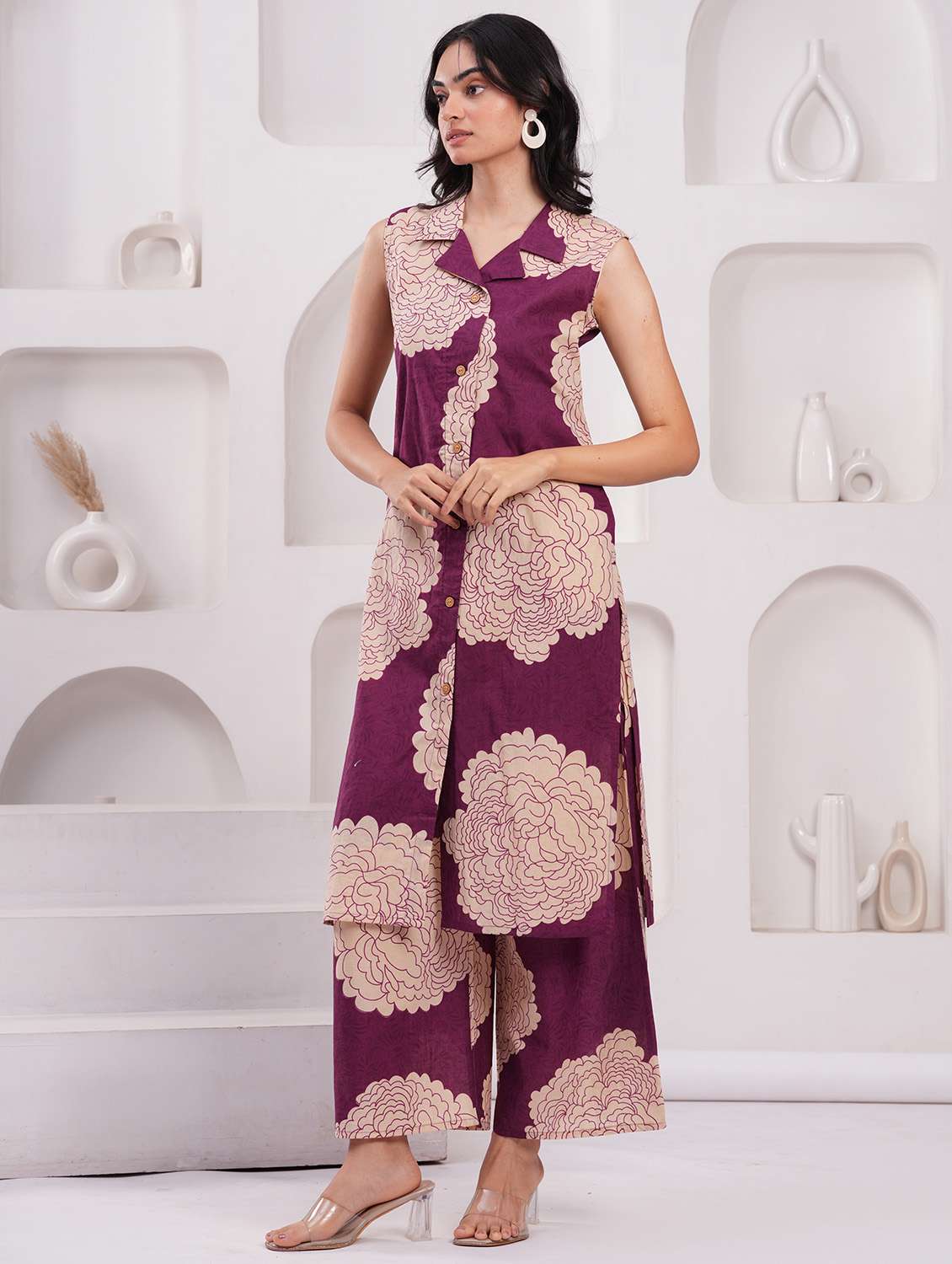 women printed sleeveless kurta palazzo set