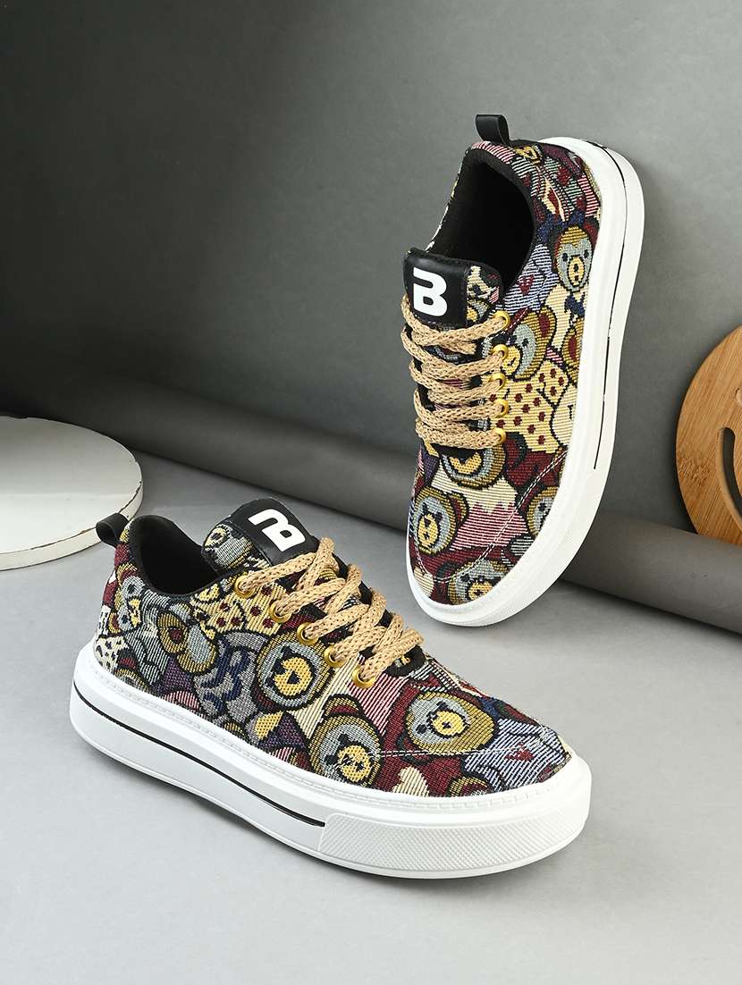 men self design lace up sneaker