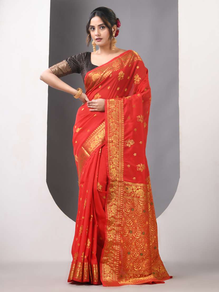 women self design bordered saree with blouse