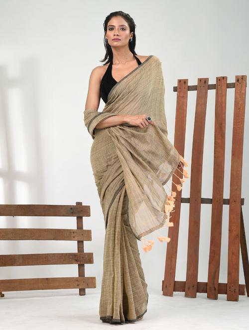 women self design bordered saree with blouse - 21839769 - Standard Image - 0