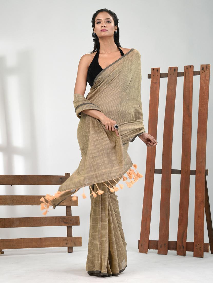 women self design bordered saree with blouse - 21839769 - Standard Image - 2