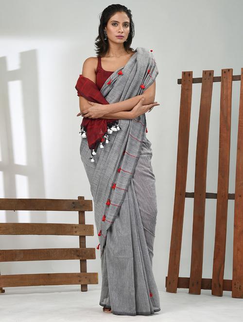 women grey handloom saree with blouse - 21839875 - Standard Image - 0