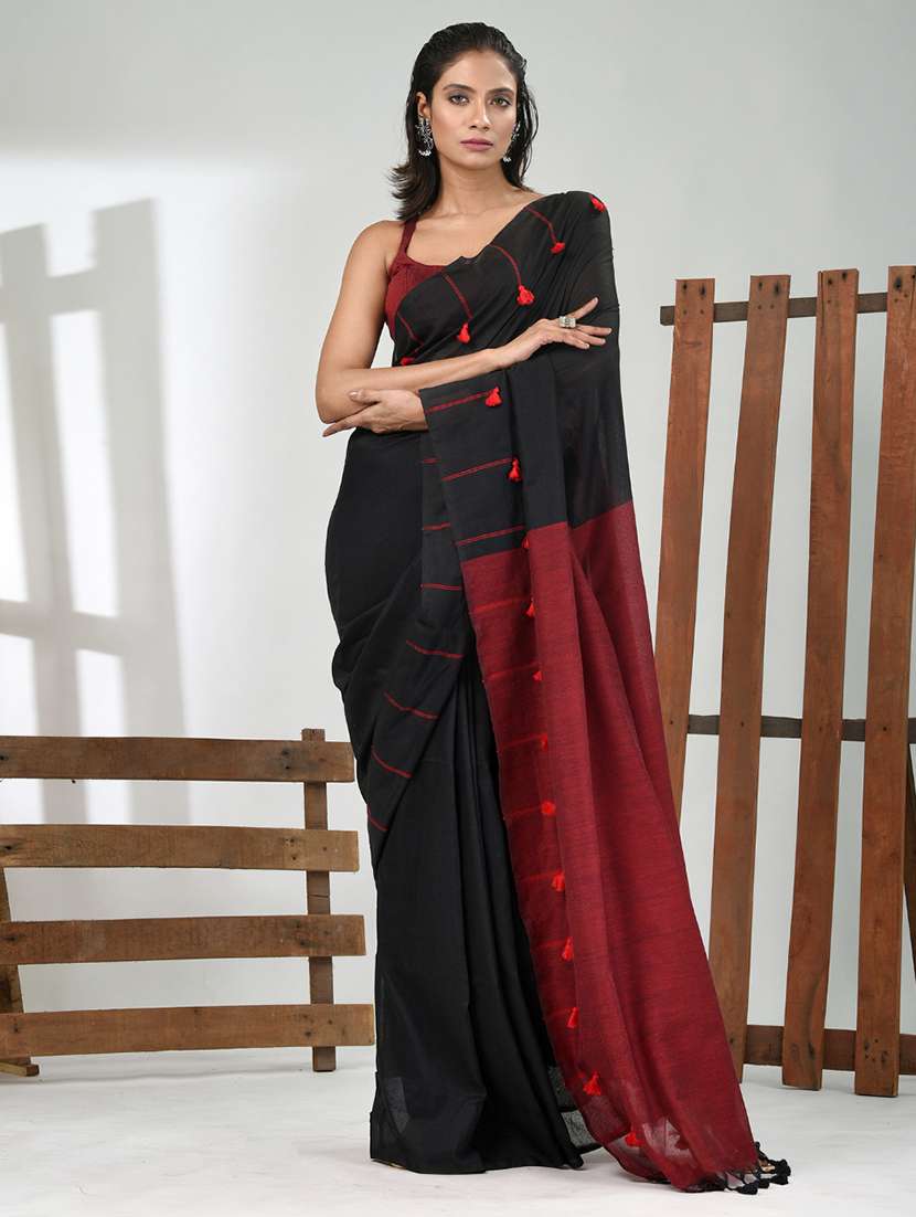 women black handloom saree with blouse - 21839877 - Zoom Image - 0