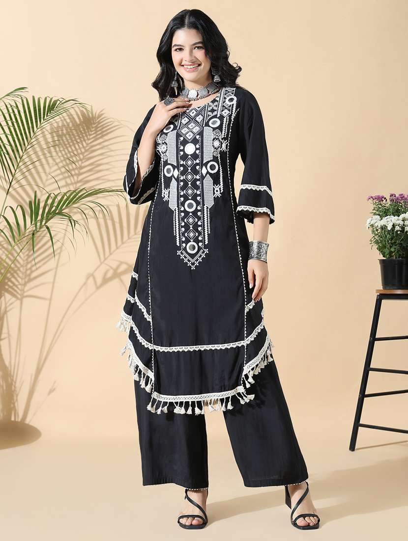 women black three quarter sleeve kurta palazzo set