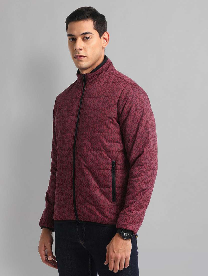 men maroon typography long sleeve quilted jacket