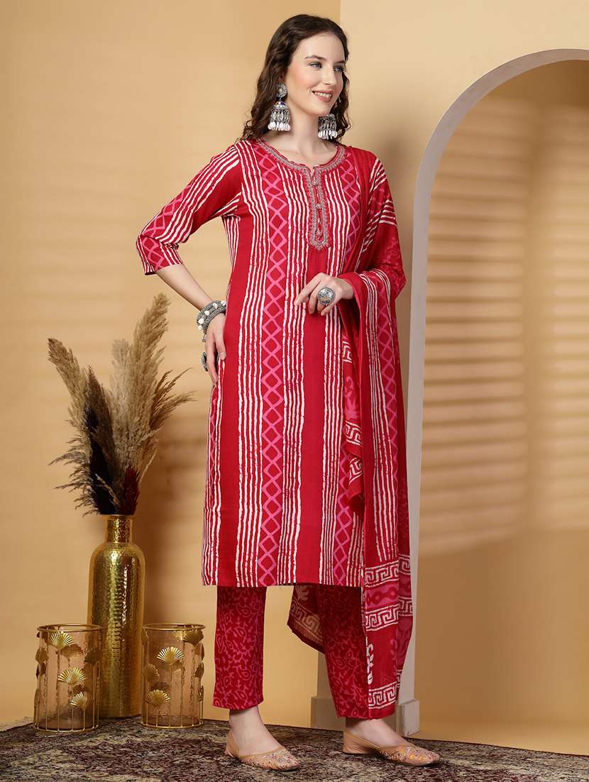 women three quarter sleeve kurta pant with dupatta set - 21844947 - Standard Image - 2