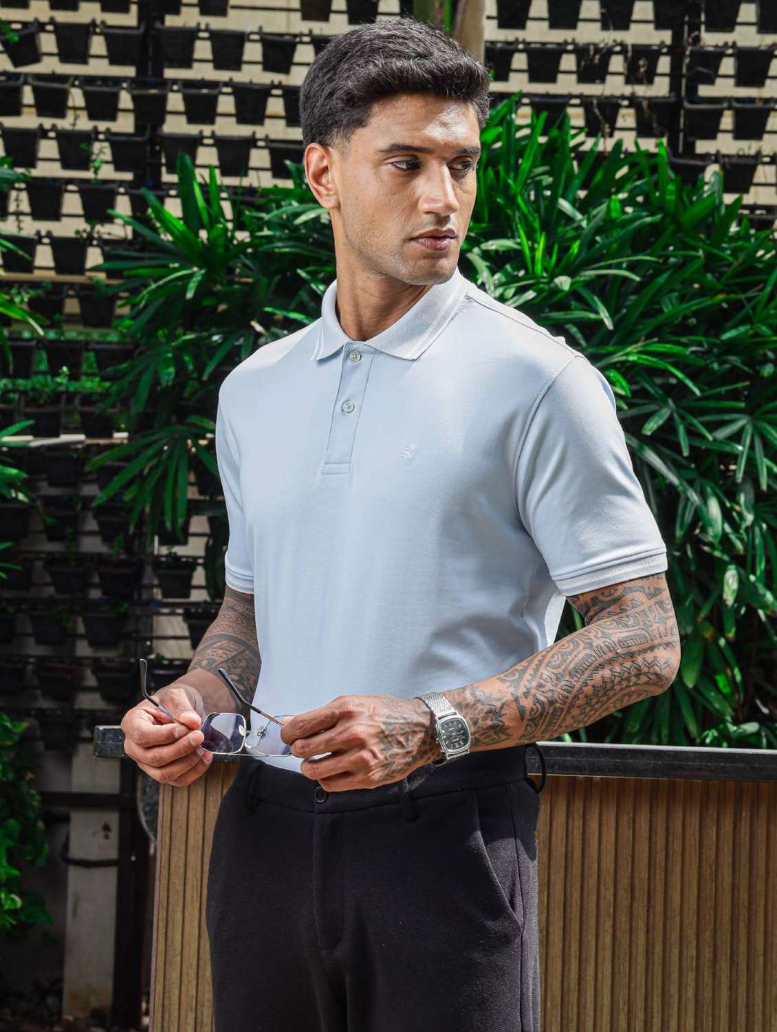 men blue solid short sleeve polo t-shirt