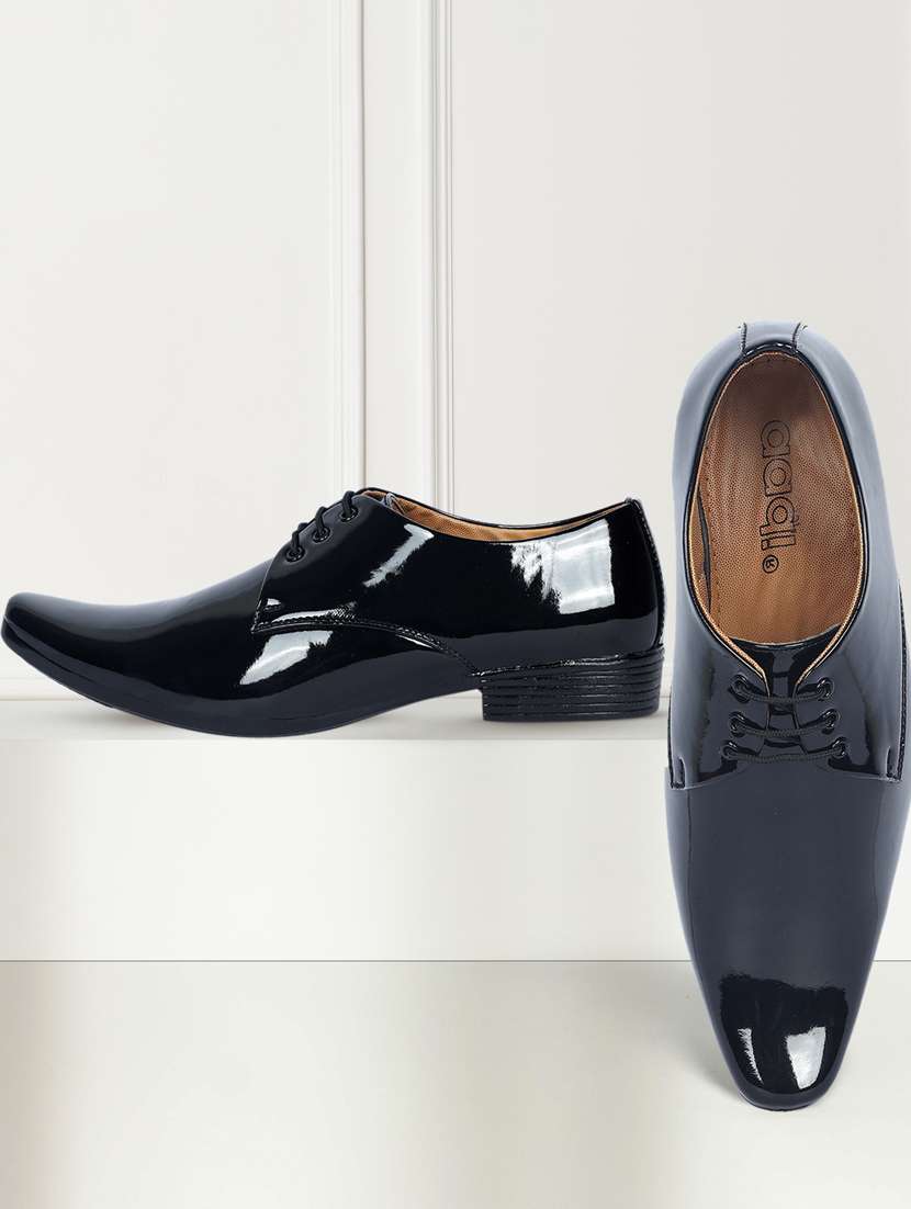 men black lace up derby