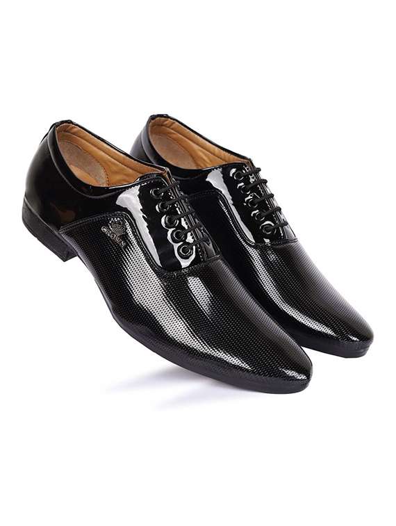 men black lace up oxford