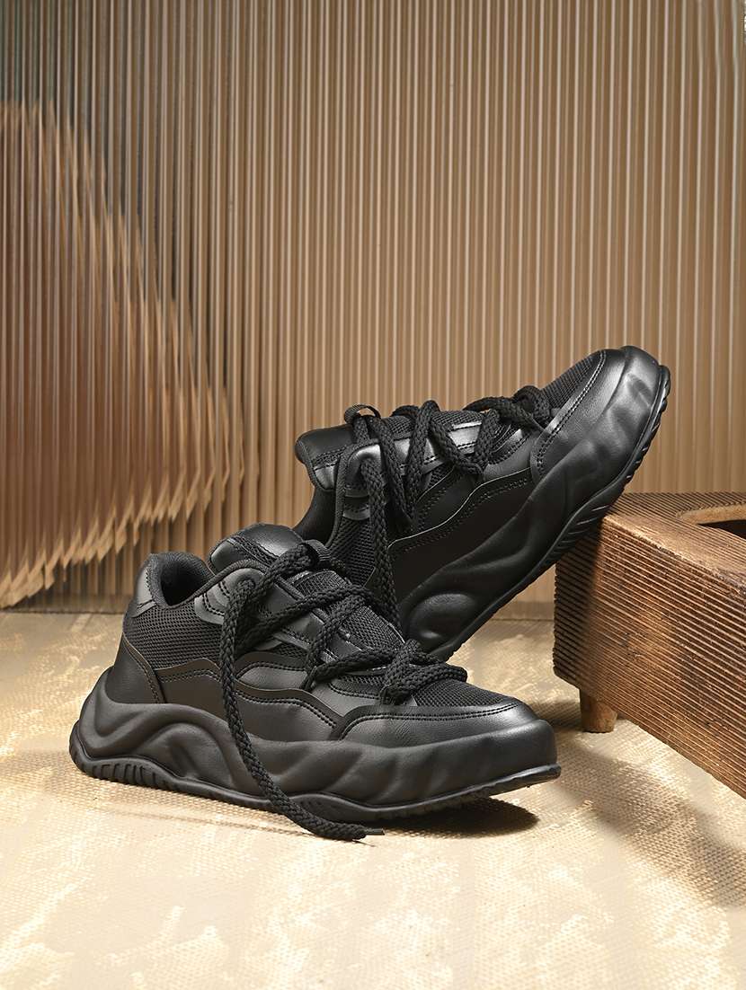 women black lace up sneaker