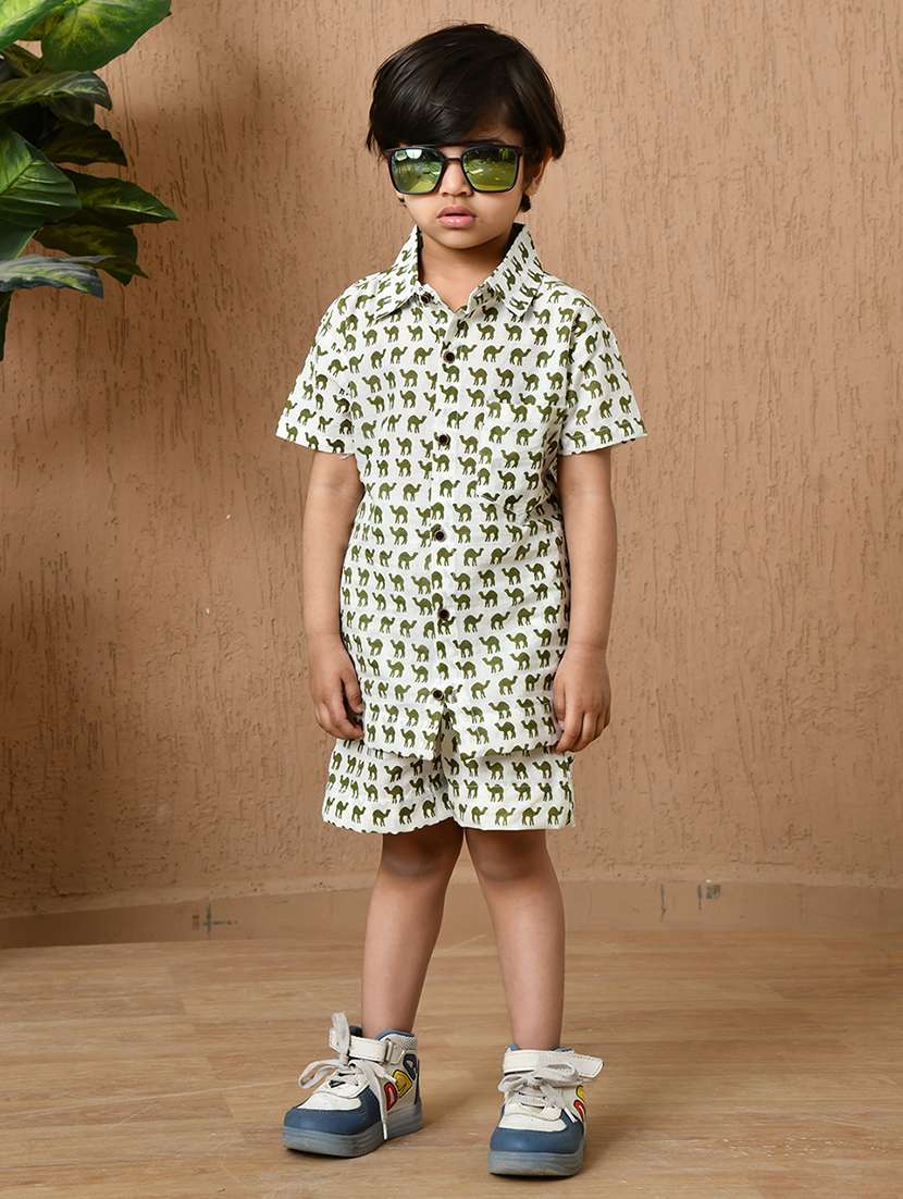 boys printed shirt & shorts co-ords set