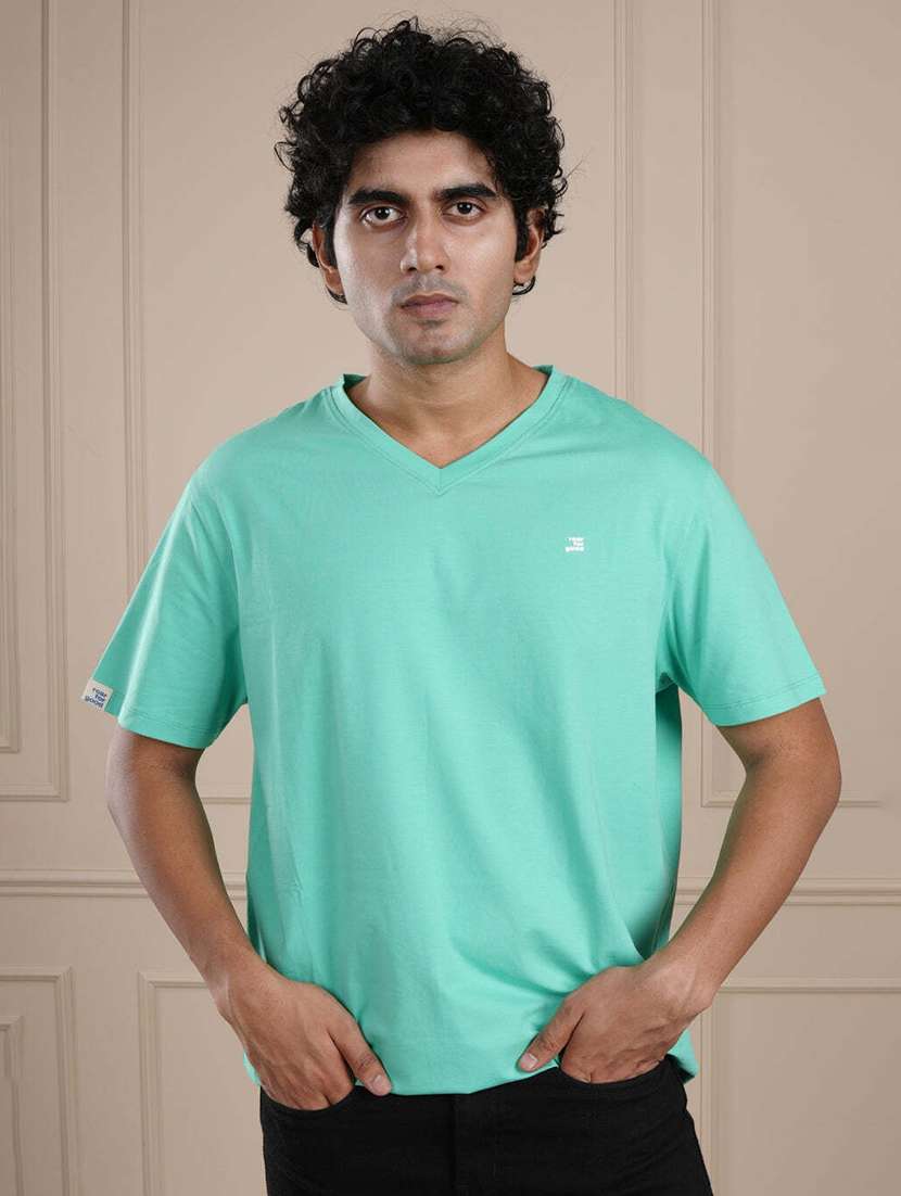 men green solid short sleeve regular fit t-shirt - 21854337 - Zoom Image - 0
