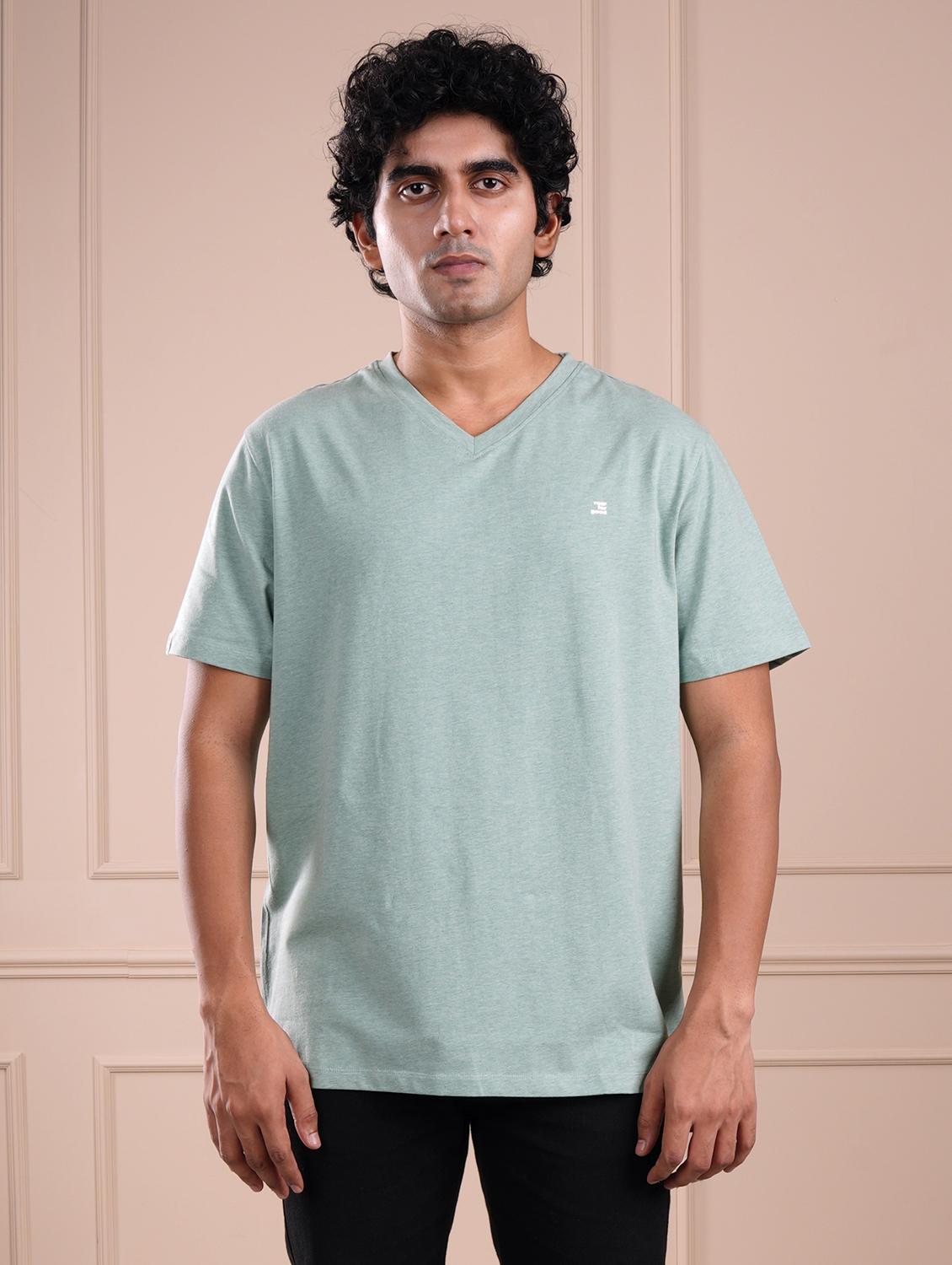 men green solid short sleeve regular fit t-shirt - 21854341 - Zoom Image - 0