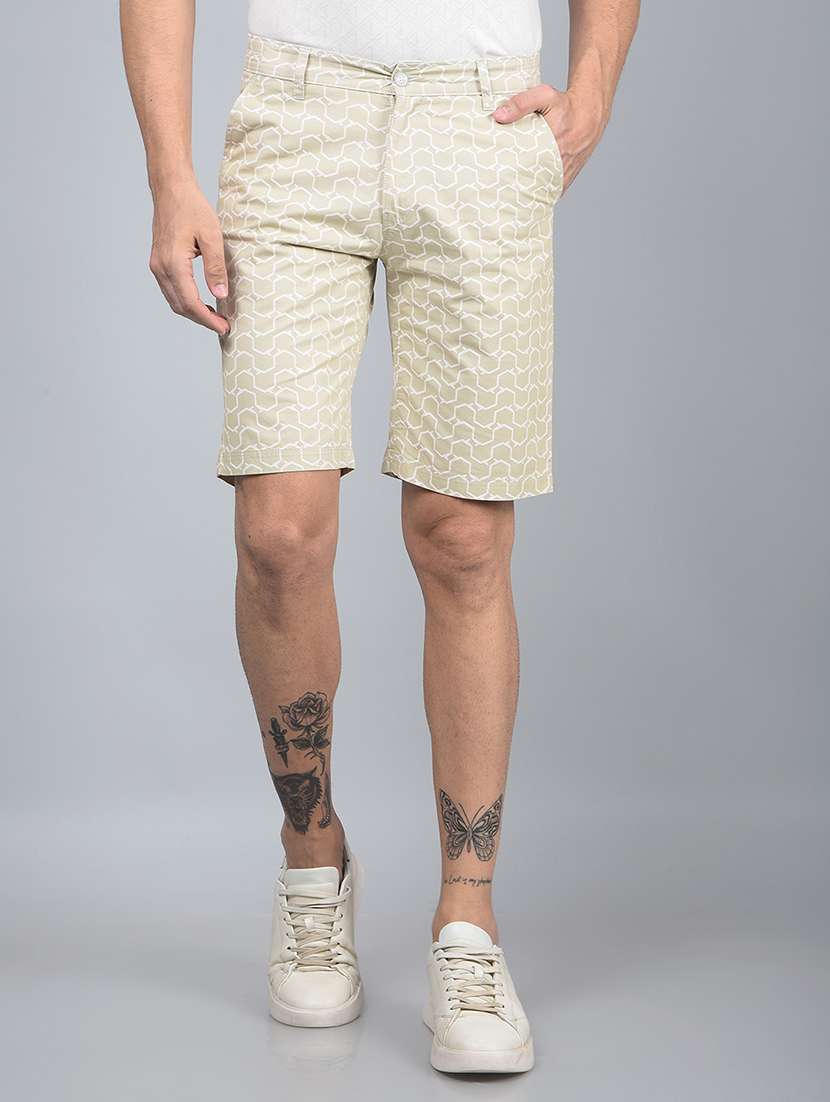 men printed mid rise slim fit short