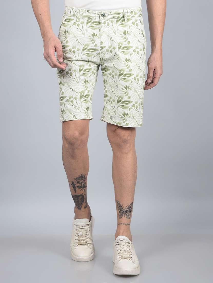 men printed mid rise slim fit short